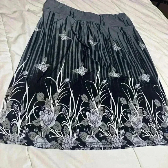 Beautiful Floral Black Grey Classy A-line Midi Skirt with Tie Waist Size Large - Picture 5 of 8